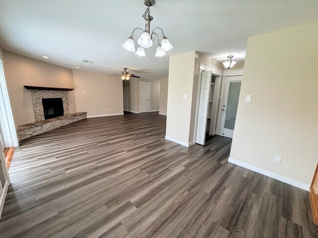 Building Photo - Spacious 3-Bedroom House in Lake Charles - Huge Backyard & Storage Shed