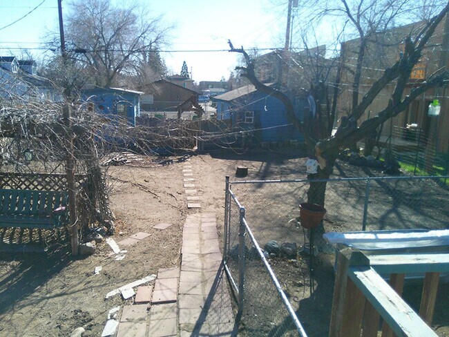 Building Photo - Charming house for rent in a great location