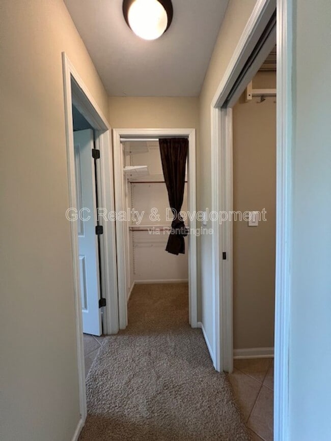 Building Photo - 498 Grosvenor Ln