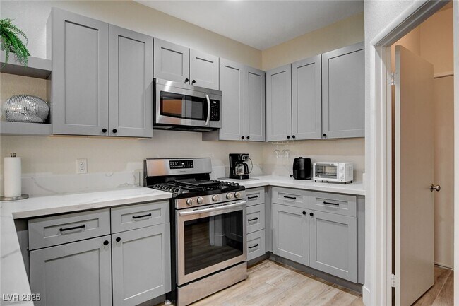 Building Photo - 251 S Green Valley Pkwy