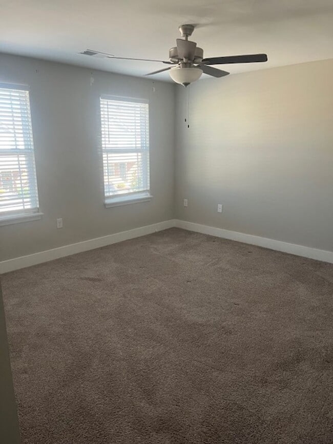 Building Photo - Stylish Spring Hill Townhome – 2 Suites + ...