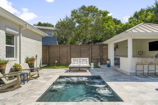 Building Photo - 407 Petrel St