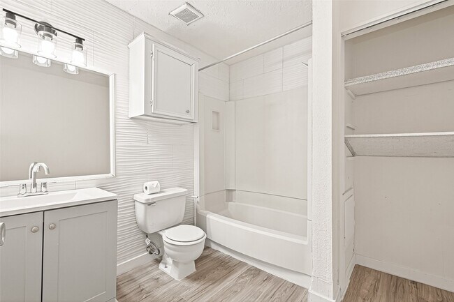 Building Photo - 4123 Cedar Gardens Dr