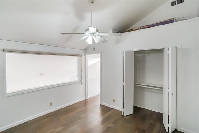 Building Photo - 1122 Hollow Creek Dr