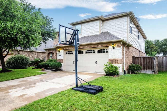 Building Photo - 26318 Cedar Pine Dr