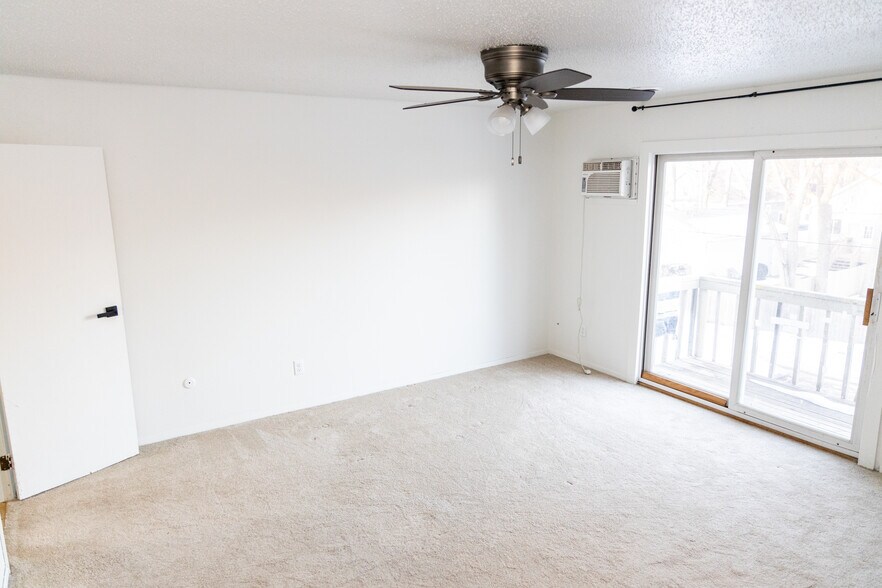 Building Photo - 711 S Phillips Ave