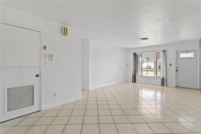 Building Photo - 3521 NW 18th Pl