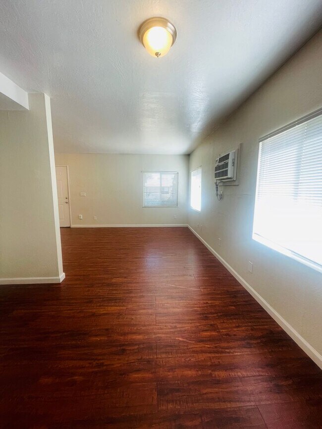 Building Photo - 9316001/51^^