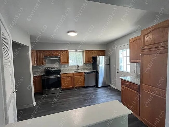 Building Photo - 17055 Lincoln Ave