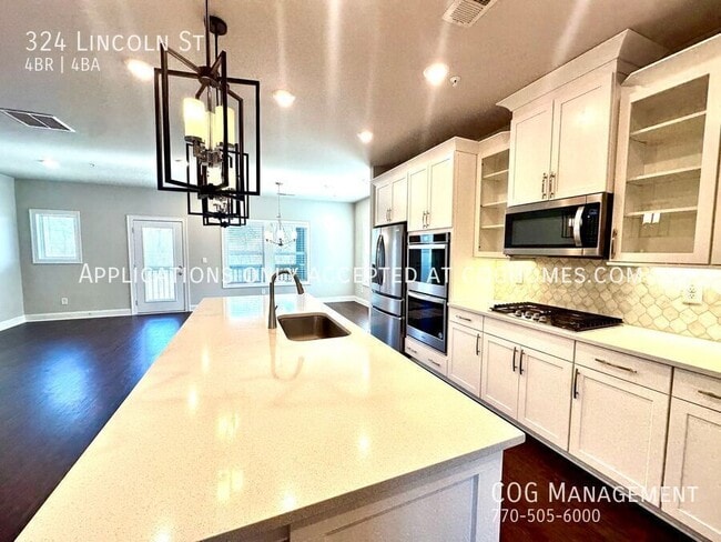 Building Photo - 324 Lincoln St