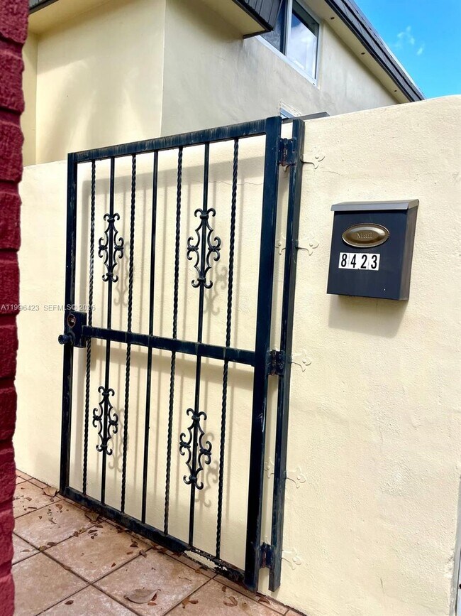 Building Photo - 8423 SW 137th Ave