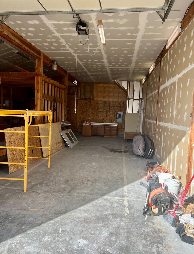 Building Photo - 19 Spotted Horse Rd