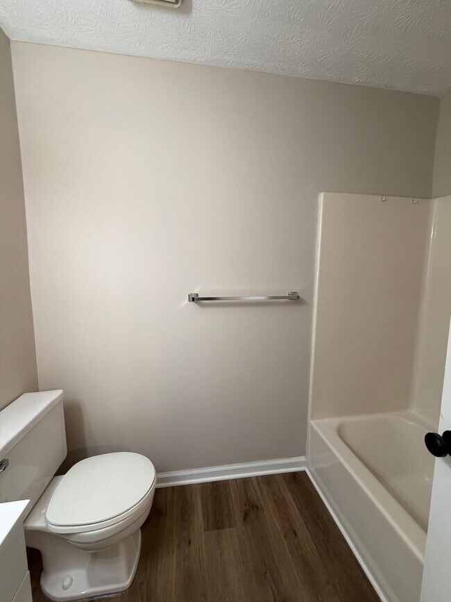 Building Photo - 5096-5098 Farm Valley Dr