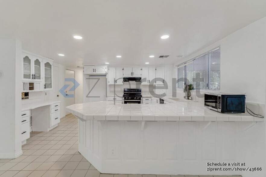 Building Photo - 3052 Carlotta Cir