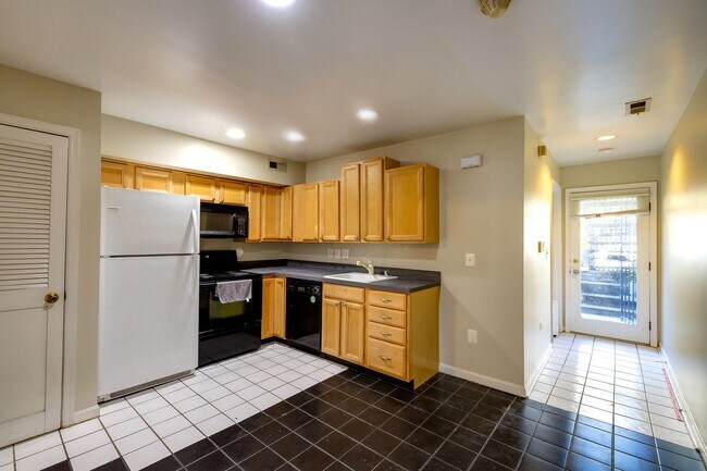 Building Photo - 2025 11th St NW