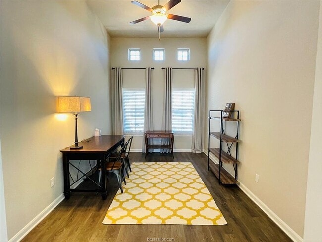 Building Photo - 2103 Dumfries Dr