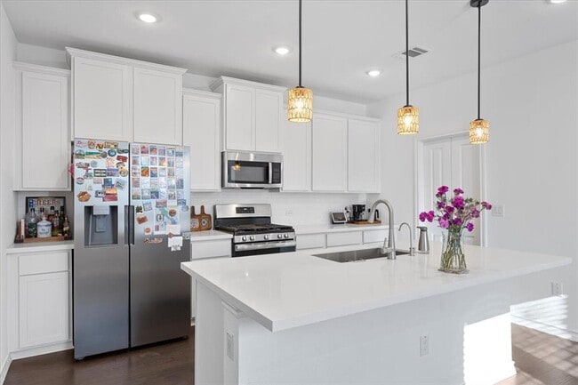 Building Photo - 5200 Jason Dr