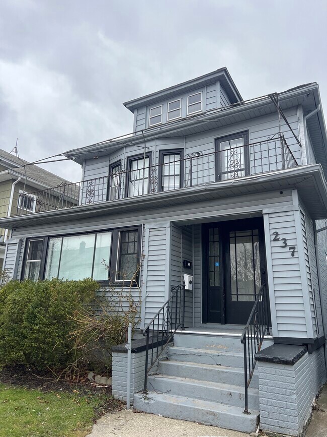 Primary Photo - 237 Tacoma Ave