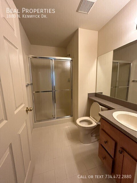 Building Photo - 1880 N Kenwyck Dr