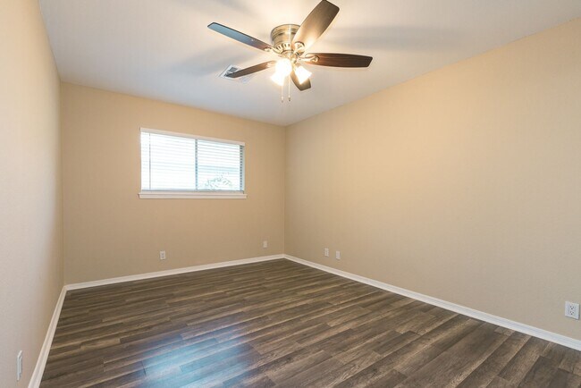 Building Photo - East 33rd Ct Duplex