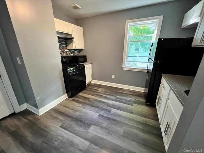 Building Photo - 58 Lincoln Ave