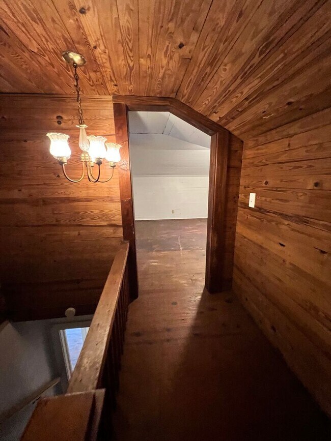 Building Photo - 2 Bed | 2 Bath Single Family Home