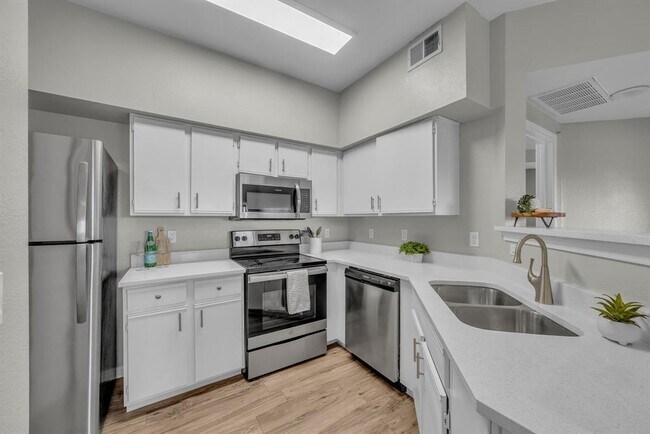 Primary Photo - 2320 Gracy Farms Ln