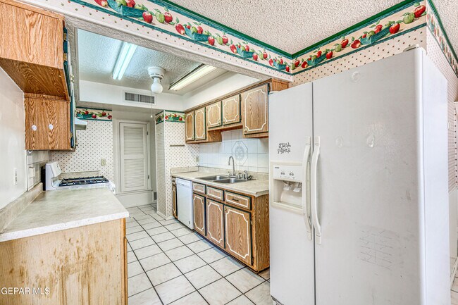 Building Photo - 3008 Gaston Dr