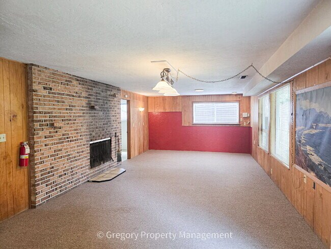 Building Photo - 4908 Dogwood Dr