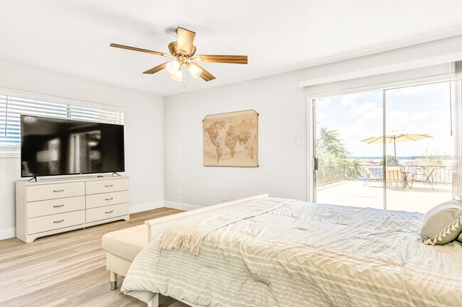 Building Photo - 5421 Blue Haven Dr