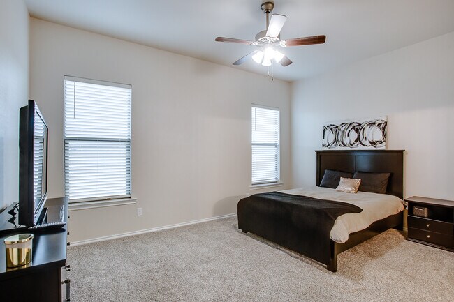 Master bedroom - 9905 Virginia Ave