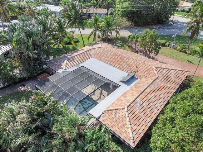 Building Photo - 556 SE 15th Ave