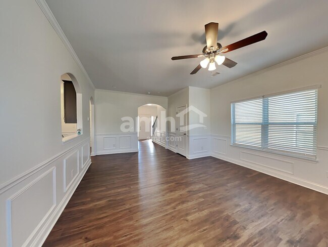 Building Photo - 216 Leland Ln