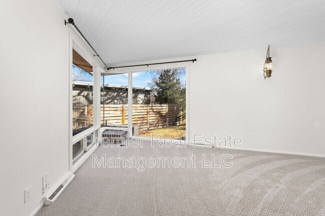 Building Photo - 5905 E Maplewood Ave