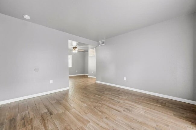 Building Photo - 2536 White Oak Pl