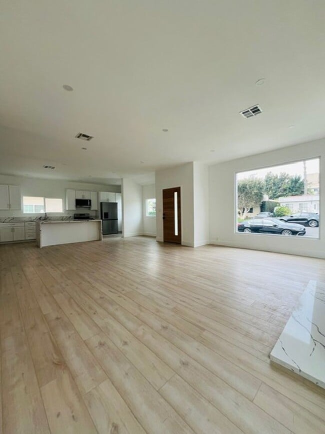 Building Photo - 482 S Hamel Rd
