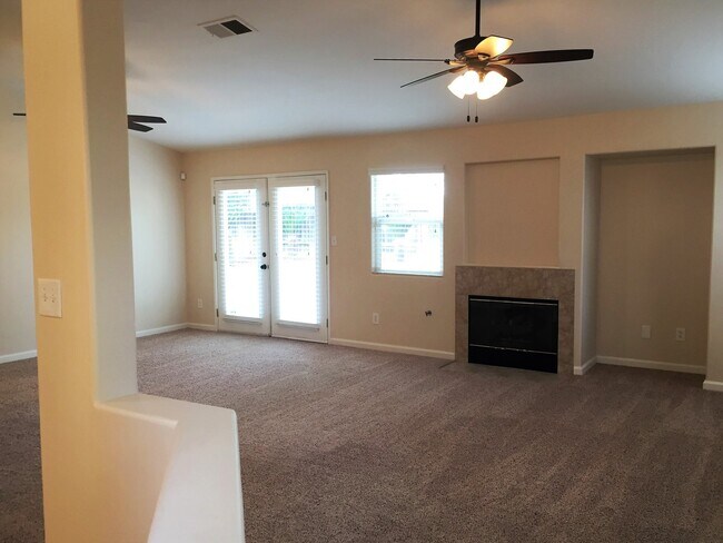 Building Photo - Beautiful 3 Bed 2 Bath in Riverlakes Community - Northwest Bakersfield- $2,450 Rent
