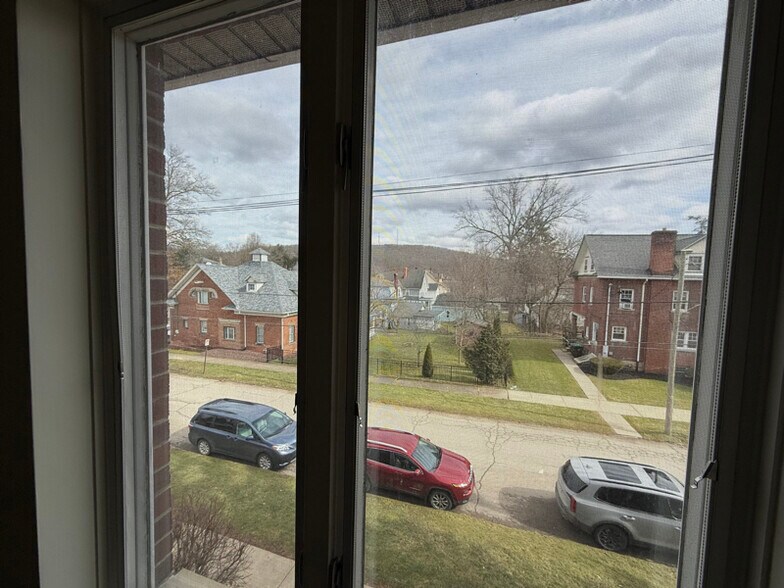 Building Photo - 302 15th St