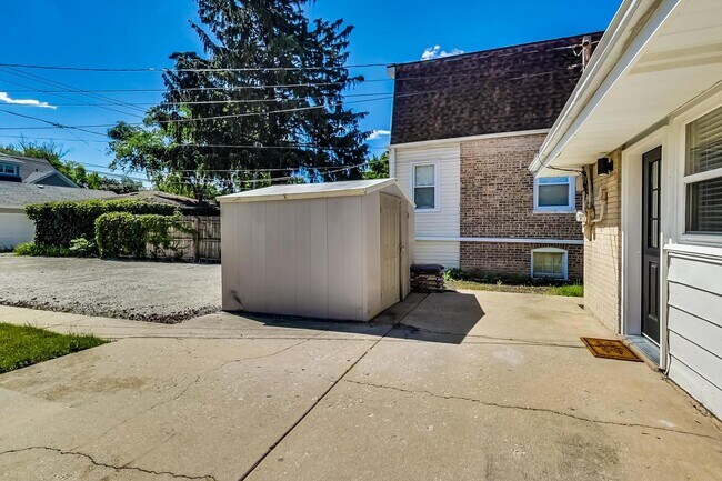 Building Photo - 3631 Kemman Ave