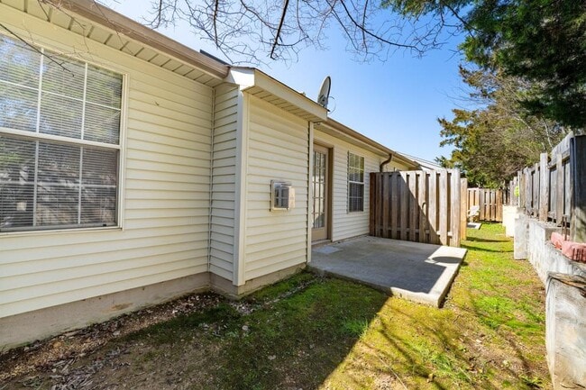 Building Photo - 334 Hawthorne Oaks Way