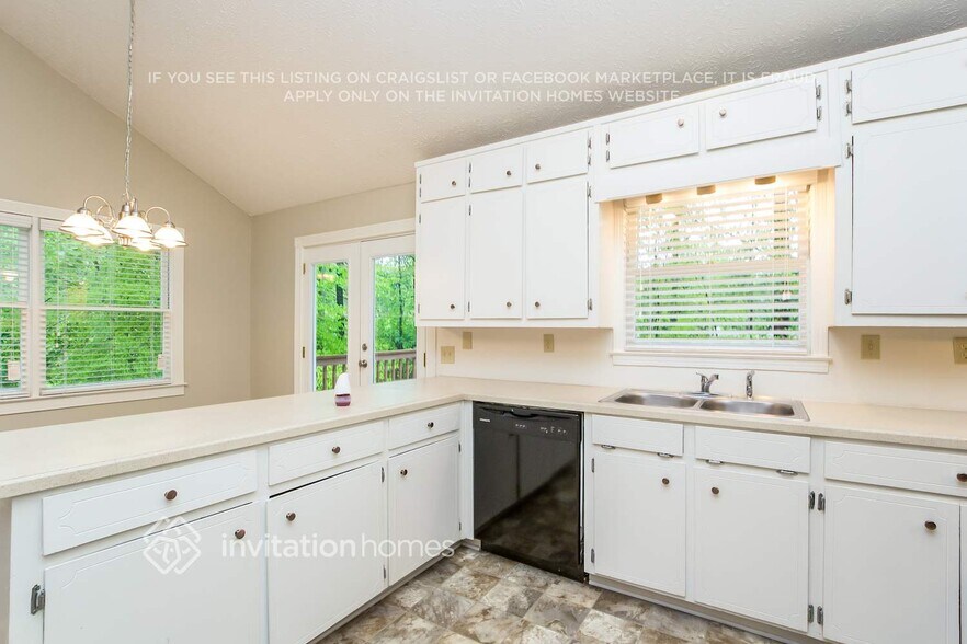 Building Photo - 5101 Sunset Dr