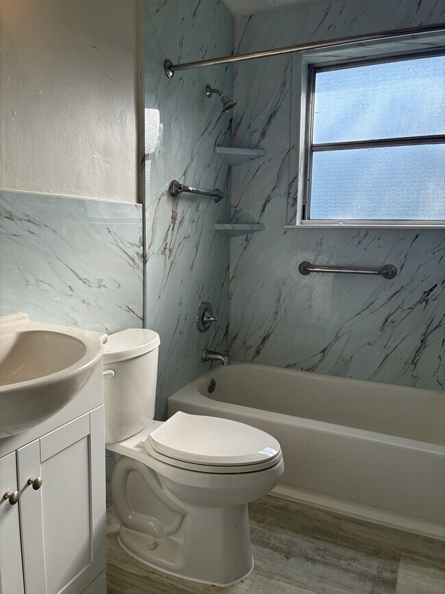 Building Photo - 2768 Hamilton Cir