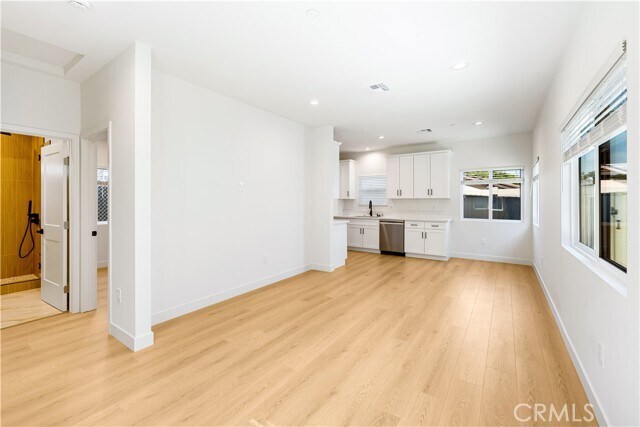 Building Photo - 4042 Somers Ave