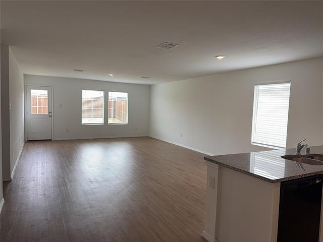 Building Photo - 5833 Cherry Holw Wy