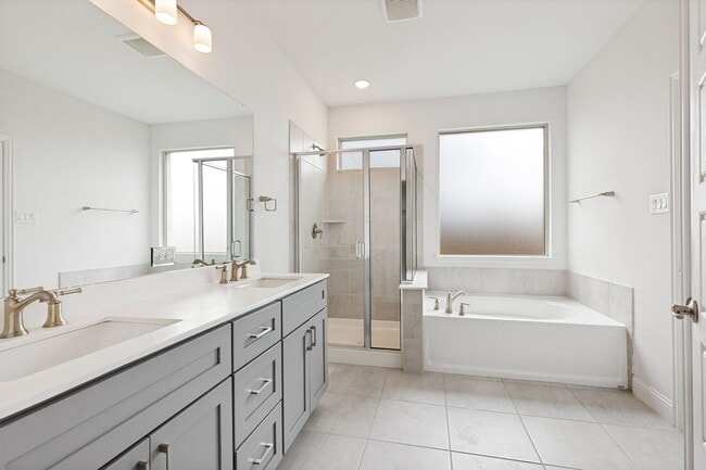 Building Photo - New 5 Bed, 3 Bath Modern Two-Story Home in Justin Crossing – Move-In Ready and Available Now!