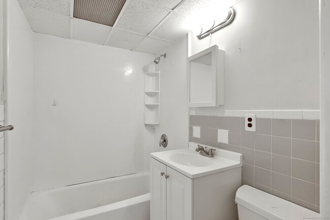 Building Photo - 78 Dora St