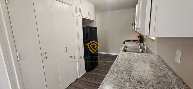 Building Photo - Renovated 1 Bedroom at Campbell Apartments Near Downtown Available Now!