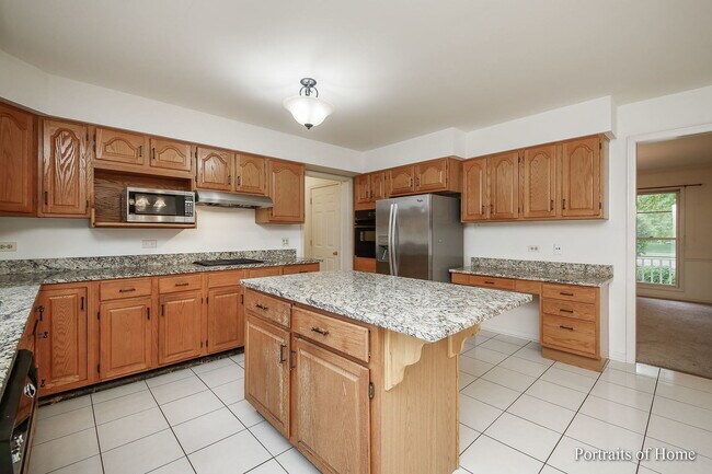 Building Photo - 2755 Newport Dr