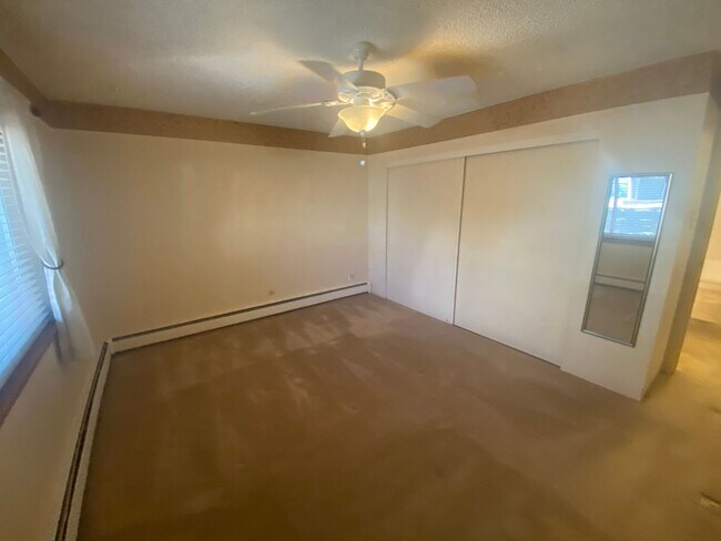 Building Photo - 2 Bedroom 1 Bath Condo in Heather Gardens