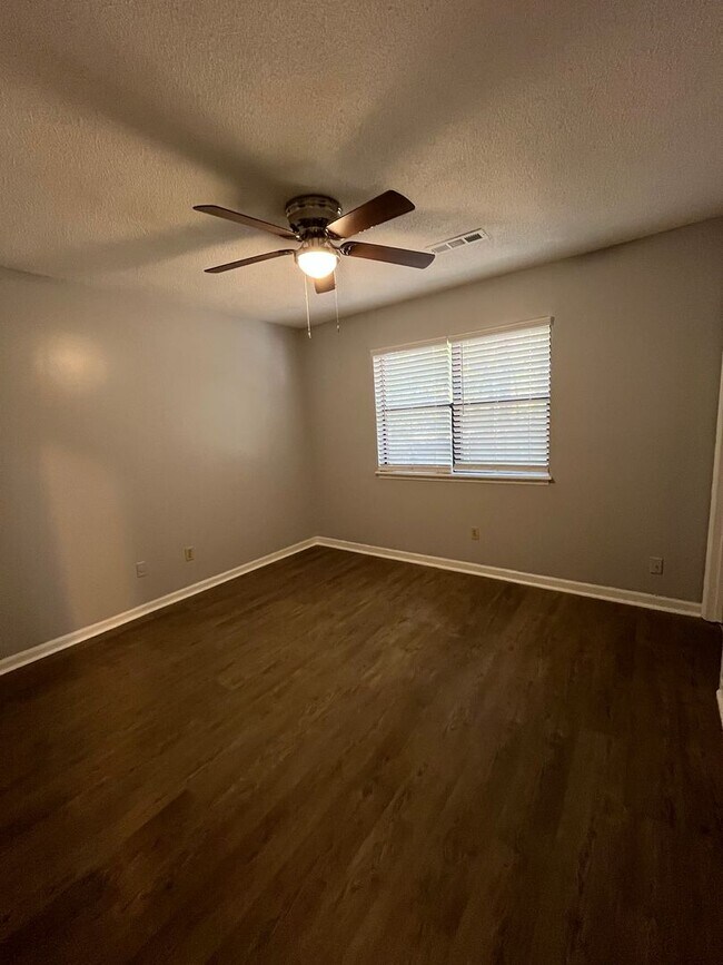 Building Photo - Charming 3 BR/2 BA Home in Crowfield Plantation